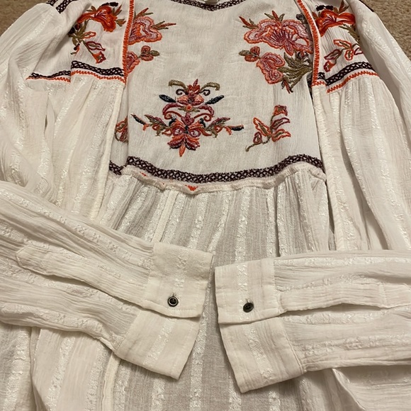 Womens Sun & Shadow White Long Sleeve Light Weight Open Front Blouse. Size S - Picture 6 of 7